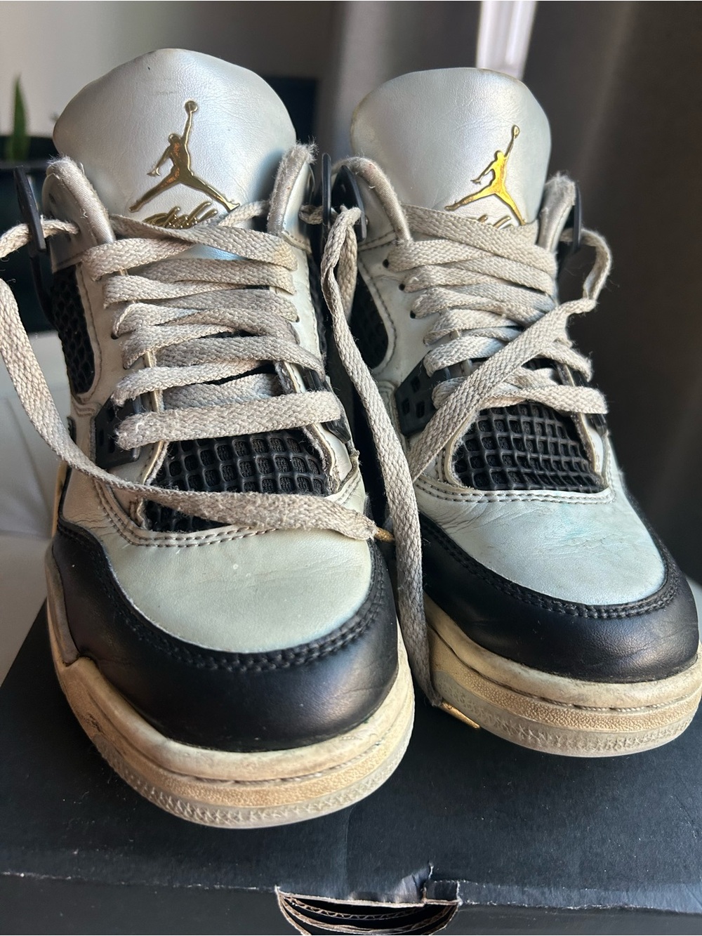 Nike Air Jordan 4 Retro, original Box - platinum and Gold Accents